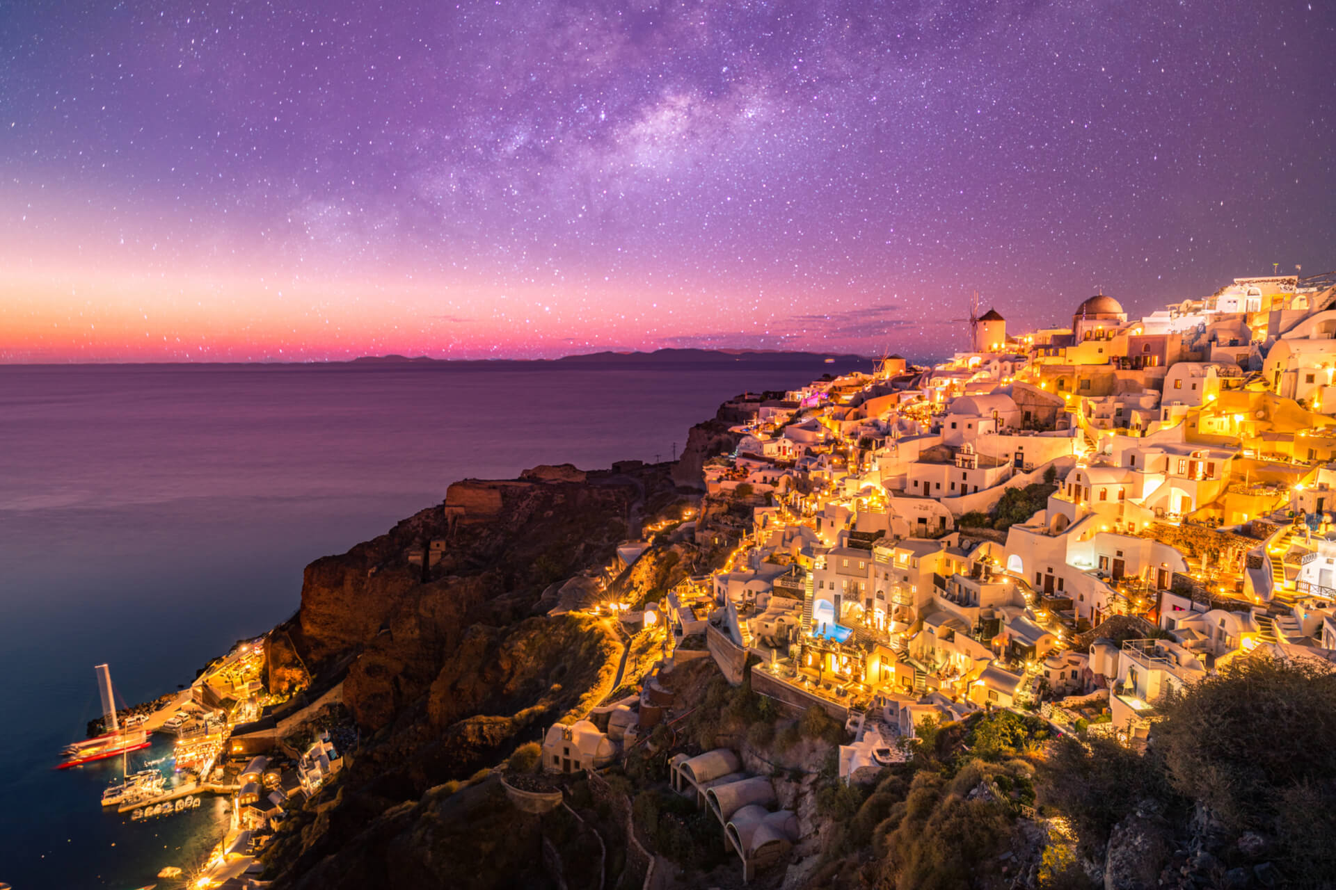 Santorini nightlife-kamari tours
