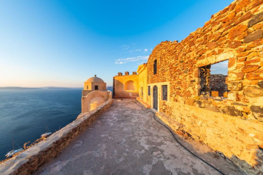 Explore Santorini's Historical Attractions-Venetian Castle of Oia-KamariTours
