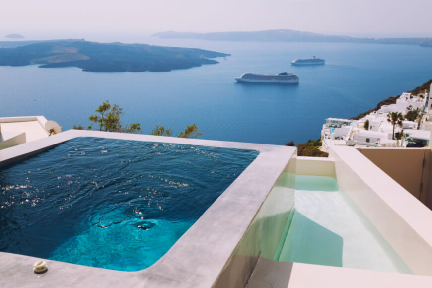 Explore the romantic side of Santorini-Relax & unwind in luxurious spas-KamariTours