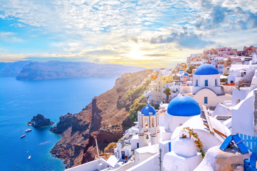 Kamari tours-When is the best time to visit Santorini-Summer June to August